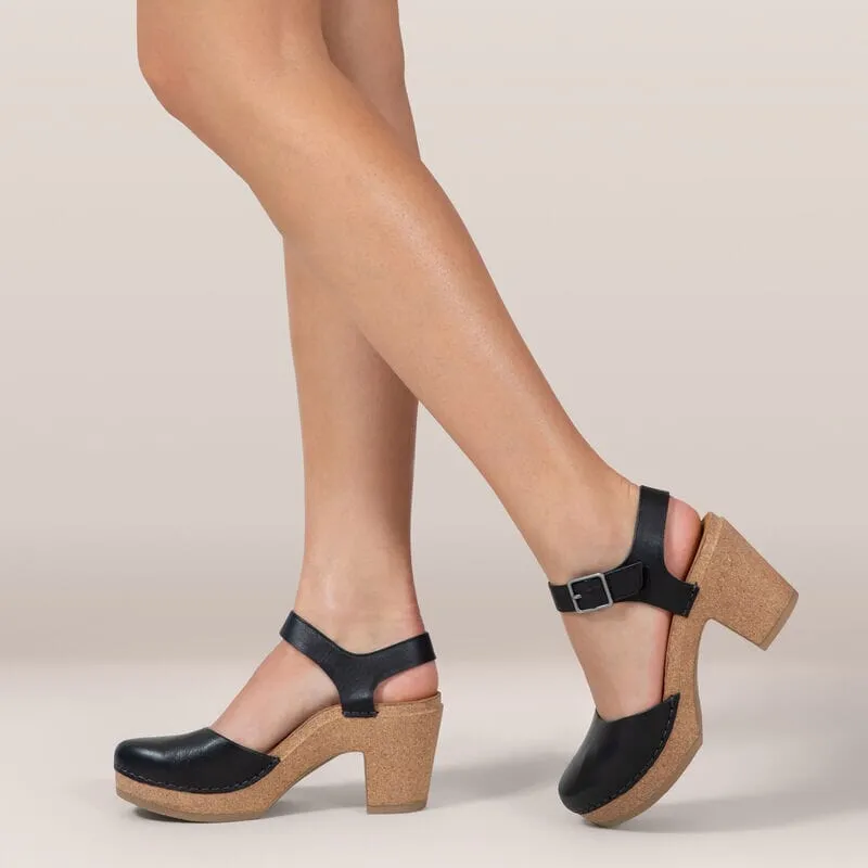 AETREX FINLEY CLOSED TOE HEEL