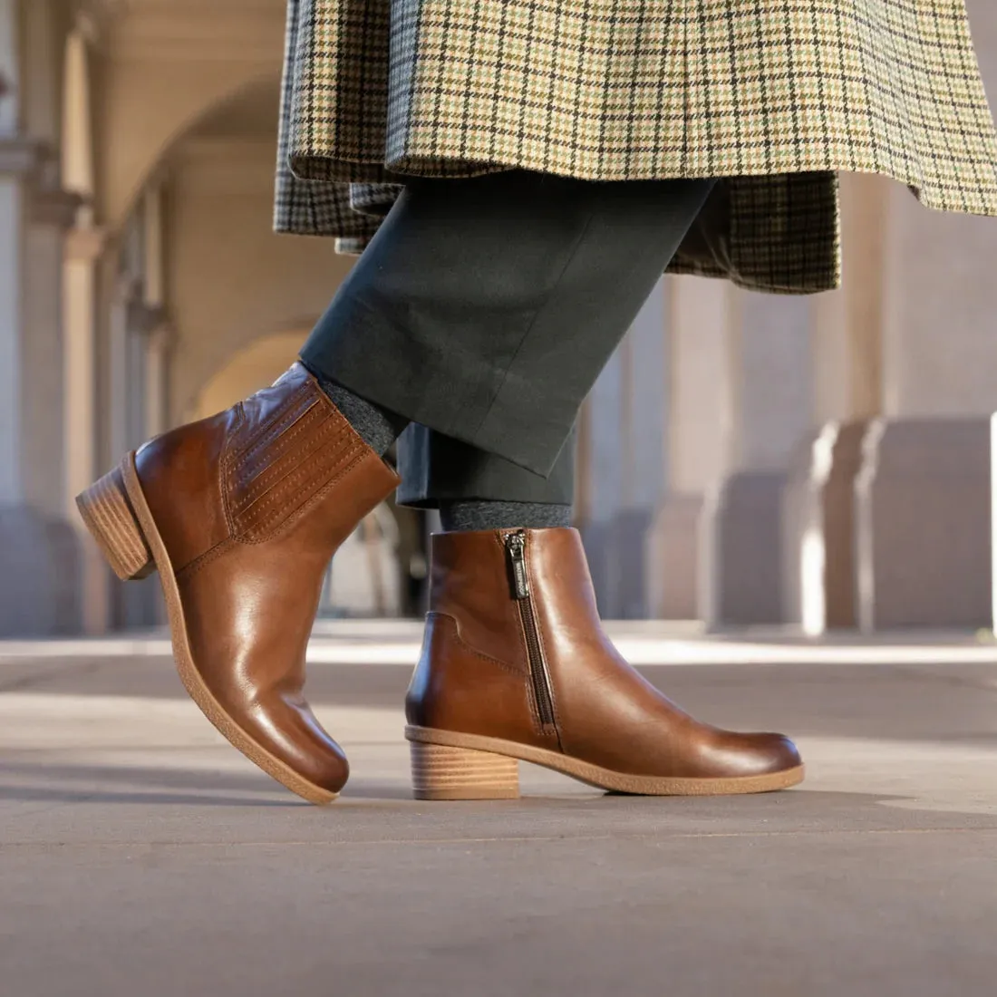 DANSKO DAISIE TAN WATERPROOF BURNISHED - FINAL SALE!