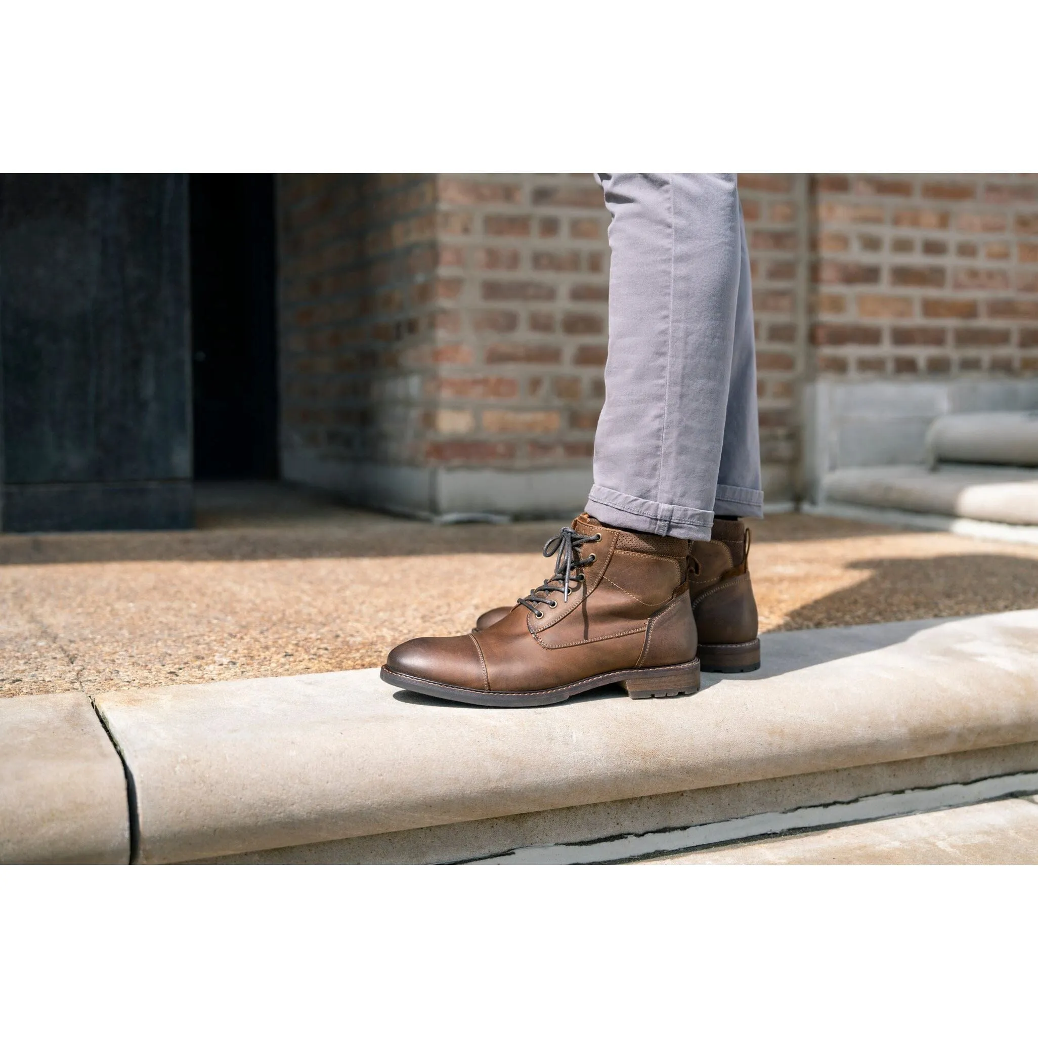 FLORSHEIM LODGE CAP TOE LACE BOOT