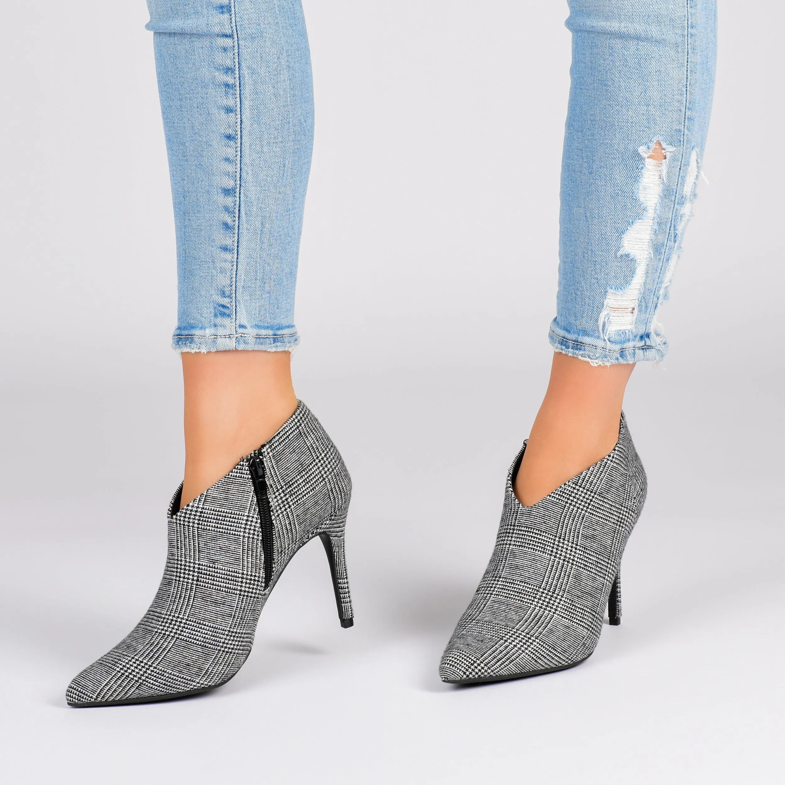Journee Collection Women's Tru Comfort Foam Demmi Bootie