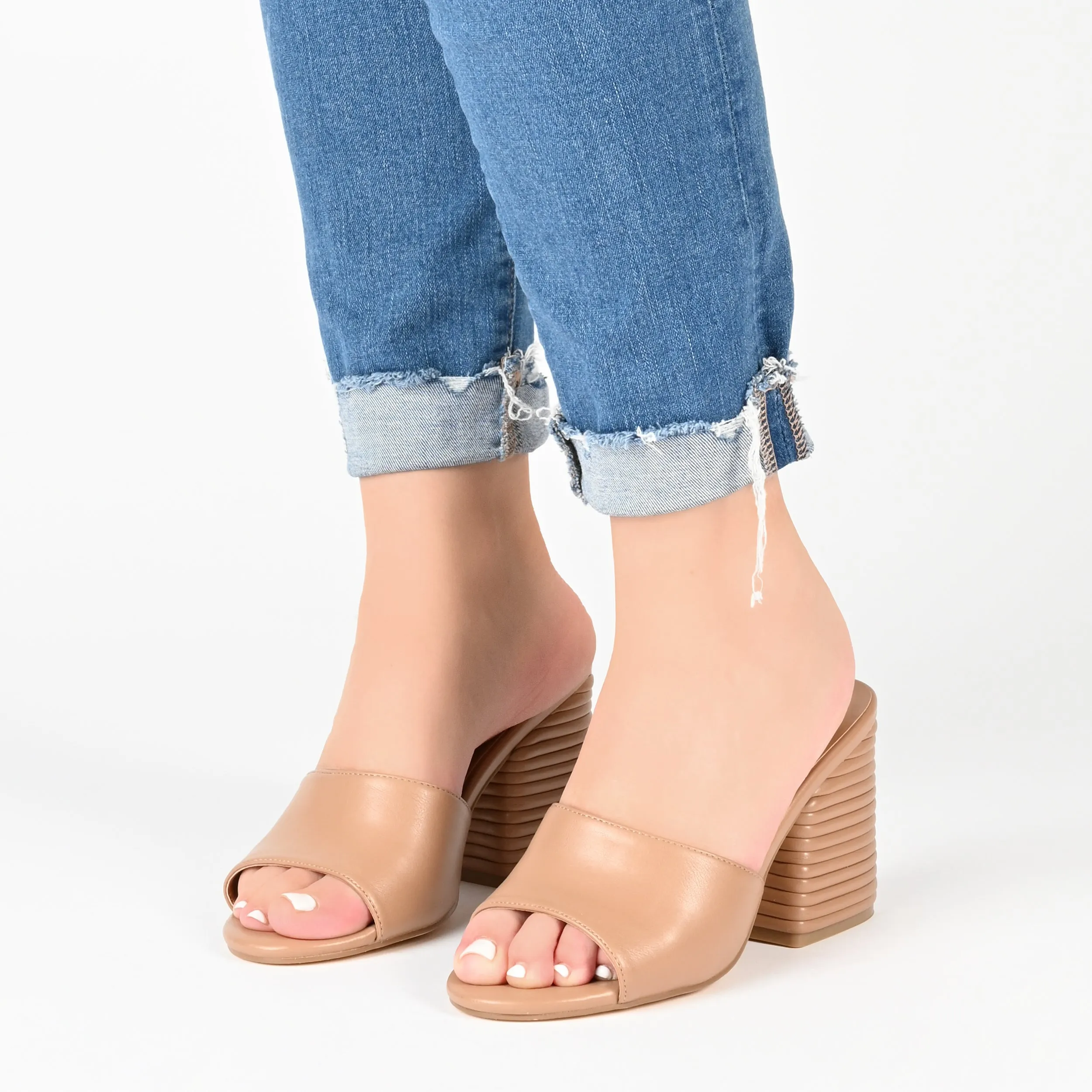 Journee Collection Women's Tru Comfort Foam Leslee Pump