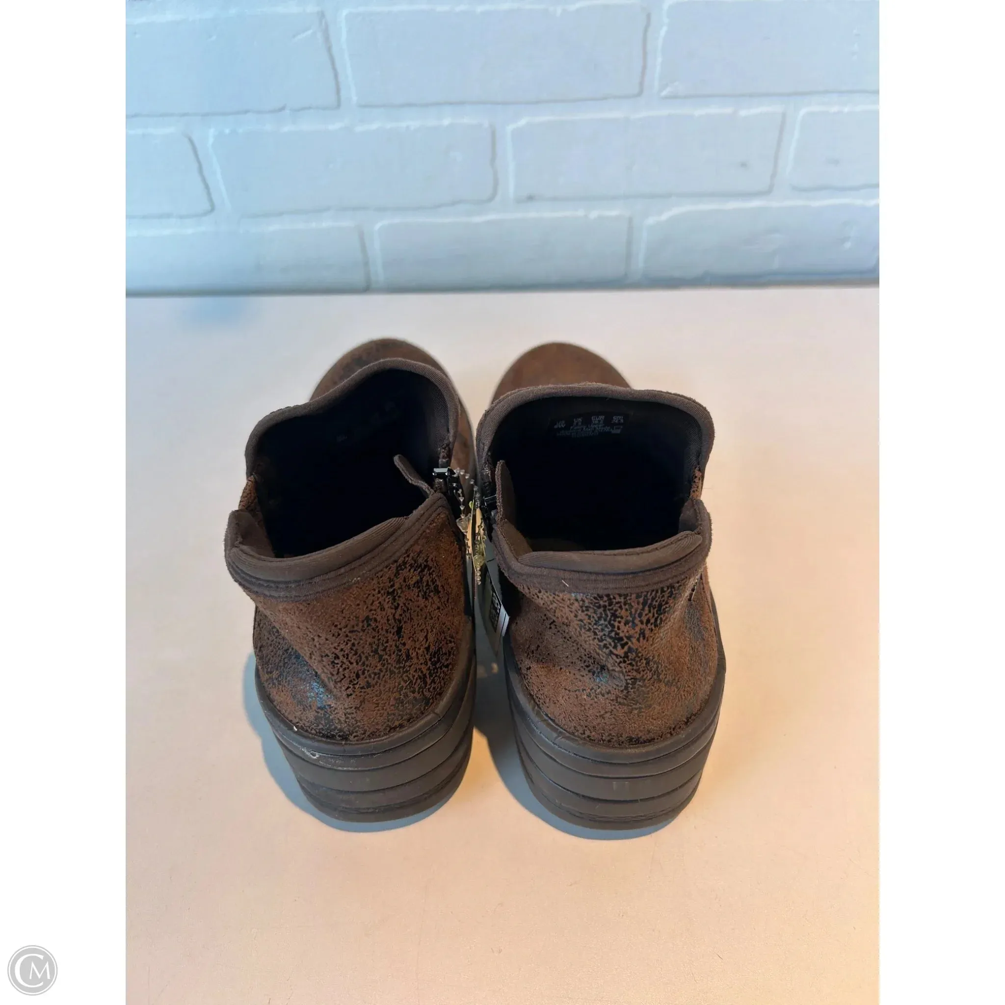 Shoes Sneakers By Bzees In Brown, Size: 8