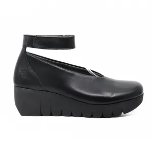Vily Wedge Shoes In Black