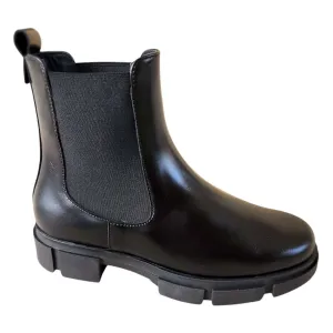 Women's Erika Flat Chelsea Boots In Black